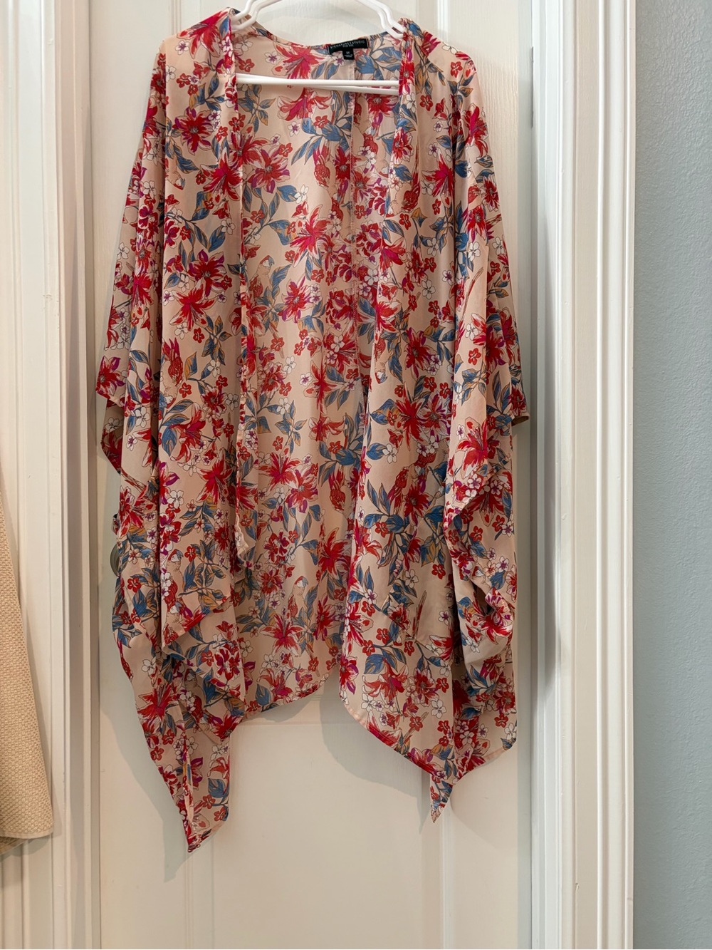 Signature Studio Floral Open Front Kimono with Red & Blue Blooms sized 3X